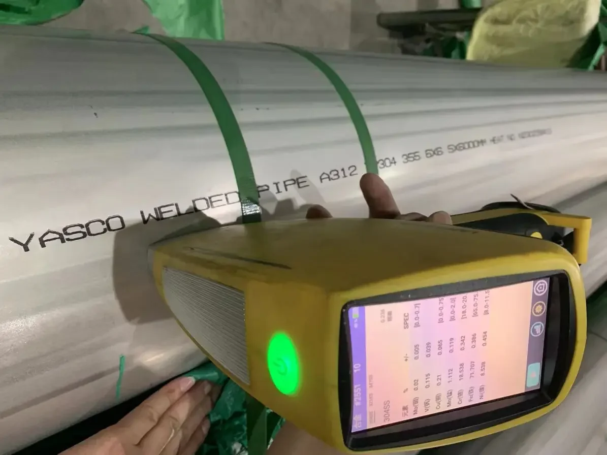 Inspektion und Prüfung von Rohren aus Edelstahl 304L