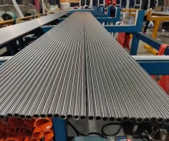 Satılık 317L paslanmaz çelik dikişsiz boru